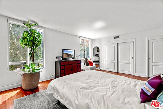 Building Photo - 851 Kings Rd