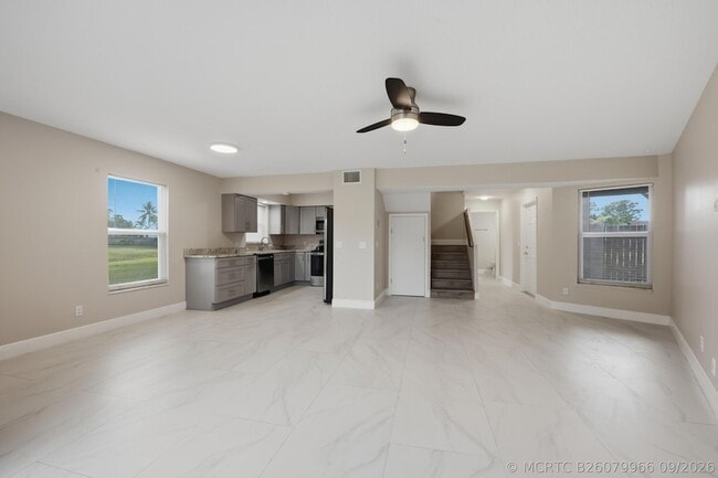 Building Photo - 1033 Goldenrod Rd