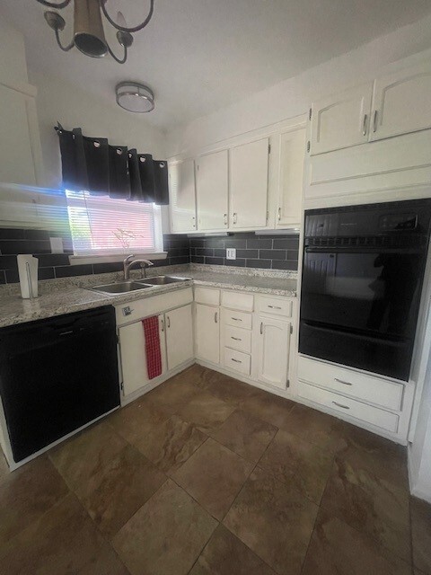 Building Photo - 12249 High Point Cir
