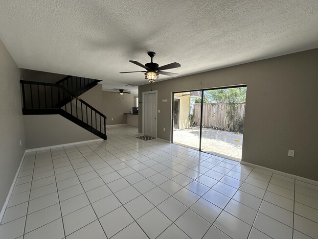 Building Photo - 308 3rd Ct