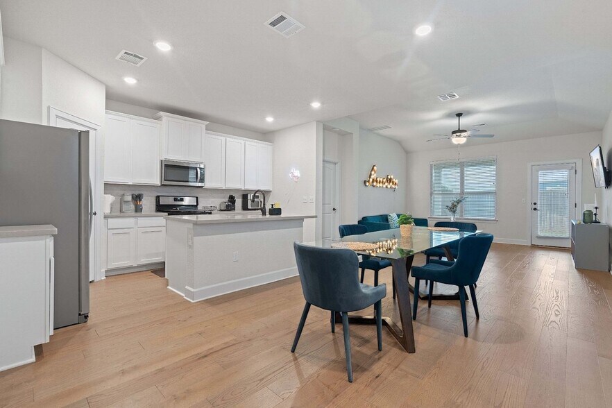 Building Photo - 6113 Dumfries Ln