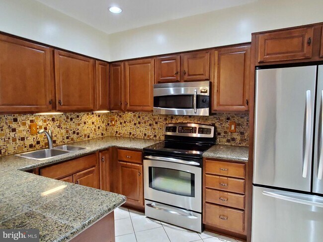 Building Photo - 6050 California Cir