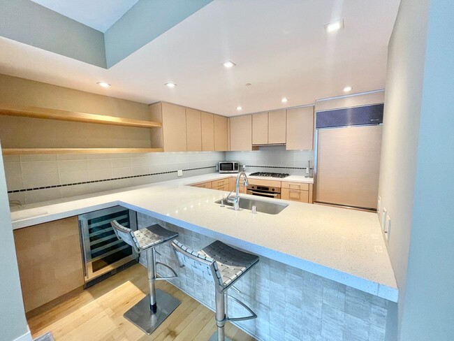 Building Photo - Millennium Stunner! 2BR/2BA 1,245sqft! Pet...