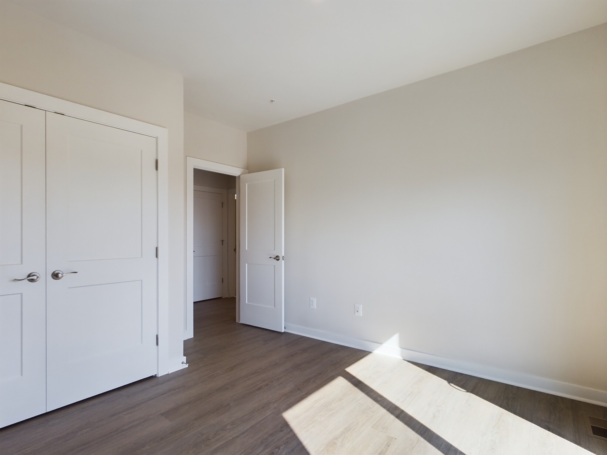 Building Photo - 43801 Middleway Ter