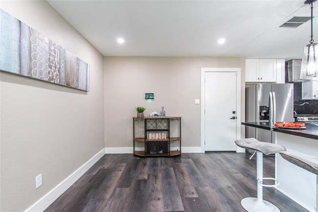 Building Photo - 3227 Westwick Dr