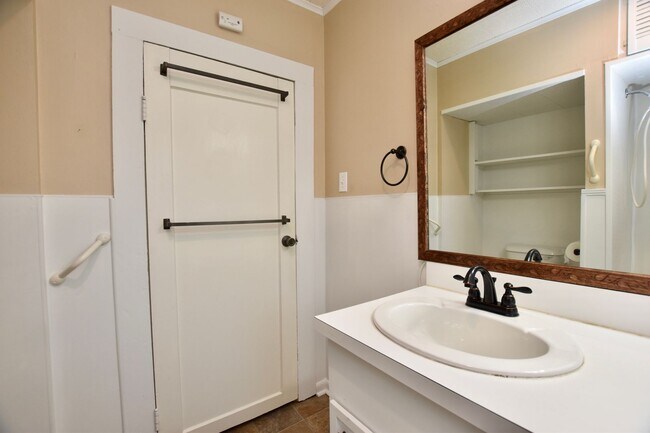 Building Photo - 1623 Texas St