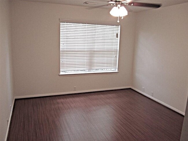 Building Photo - 11806 Skydale Dr