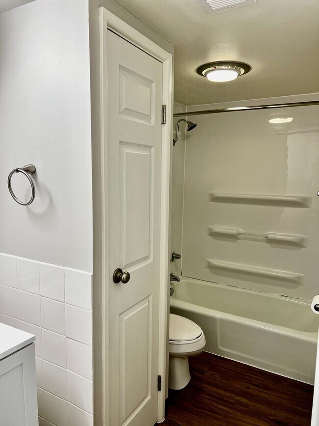 Building Photo - Modern 2-Bedroom Apartments in Crown Point, IN – Pet Friendly!