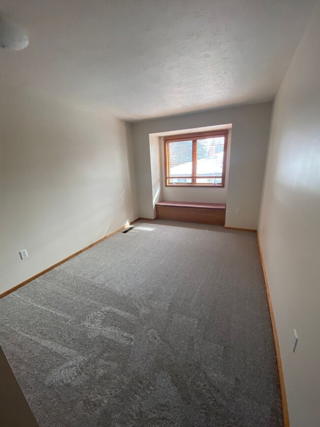 Building Photo - 1712 W Olive St
