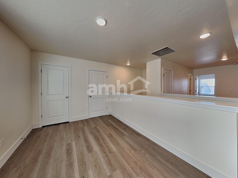 Building Photo - 3492 S Bartlett Ave