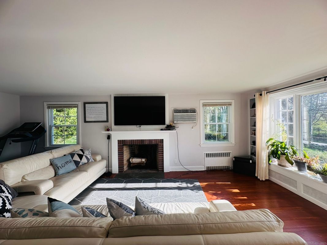 Building Photo - 37 Weed St