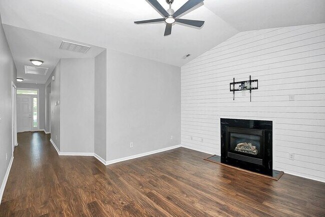 Building Photo - Beautiful 3BD/2BA Ranch in Alexander Chase!