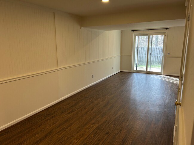 4 basement b - 5860 Wood Flower Ct