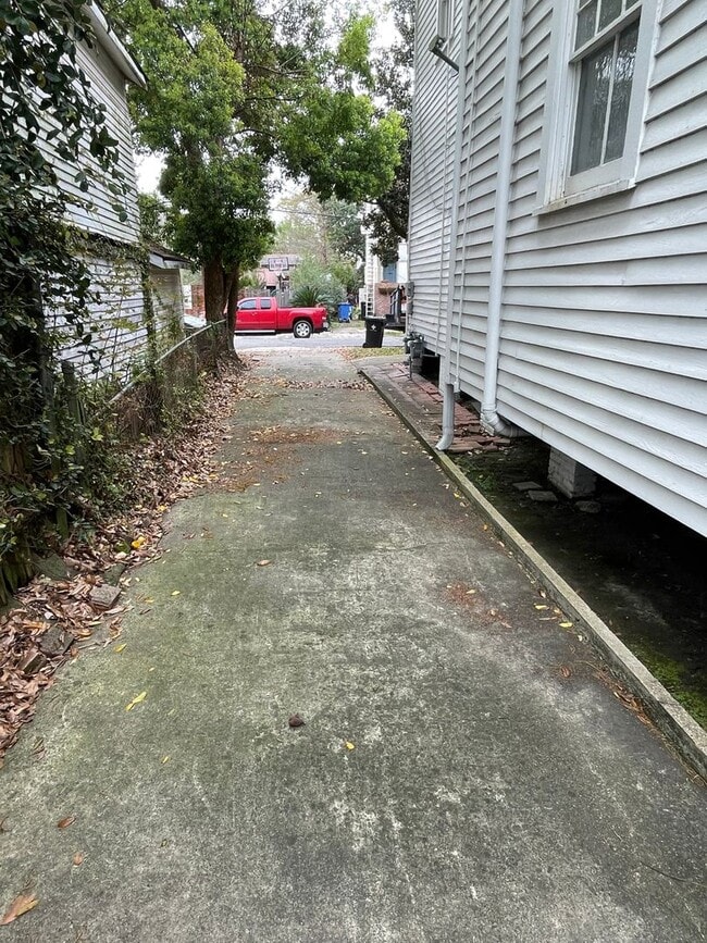 Building Photo - Huge 4BD/2.5BA with Sunroom and Backyard