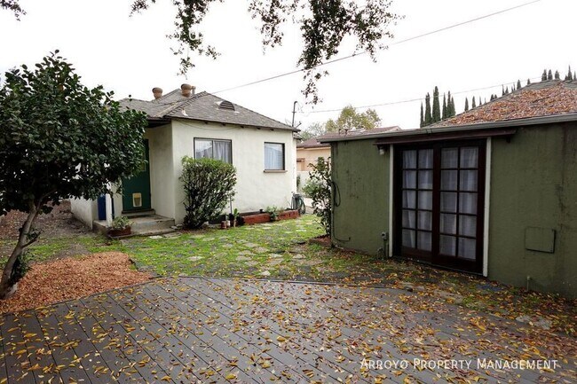 Building Photo - 3216 Brandon St