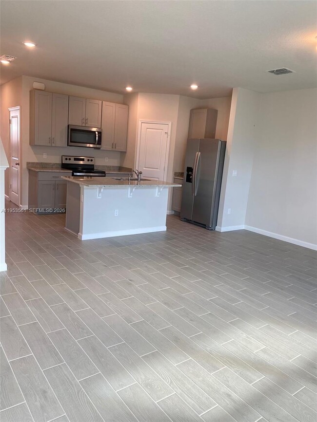 Building Photo - 5629 Mentmore Dr