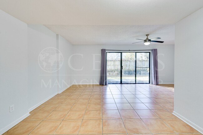 Building Photo - Beautiful Two-Story Townhome in Ormond Beach