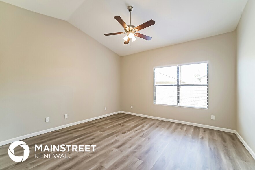 Building Photo - 4010 N 88th Ave
