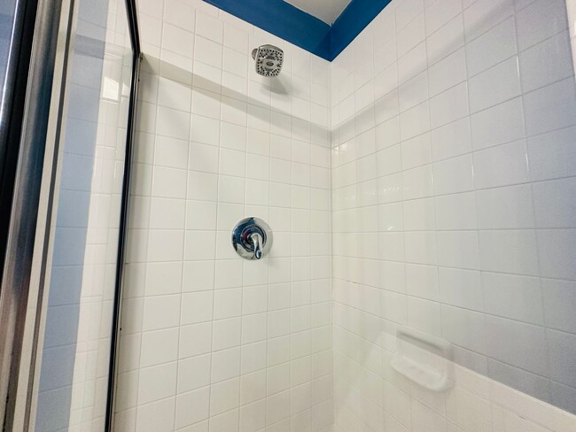 Building Photo - End-Unit 3BR Townhome Minutes to NCSU, Downtown & Crossroads