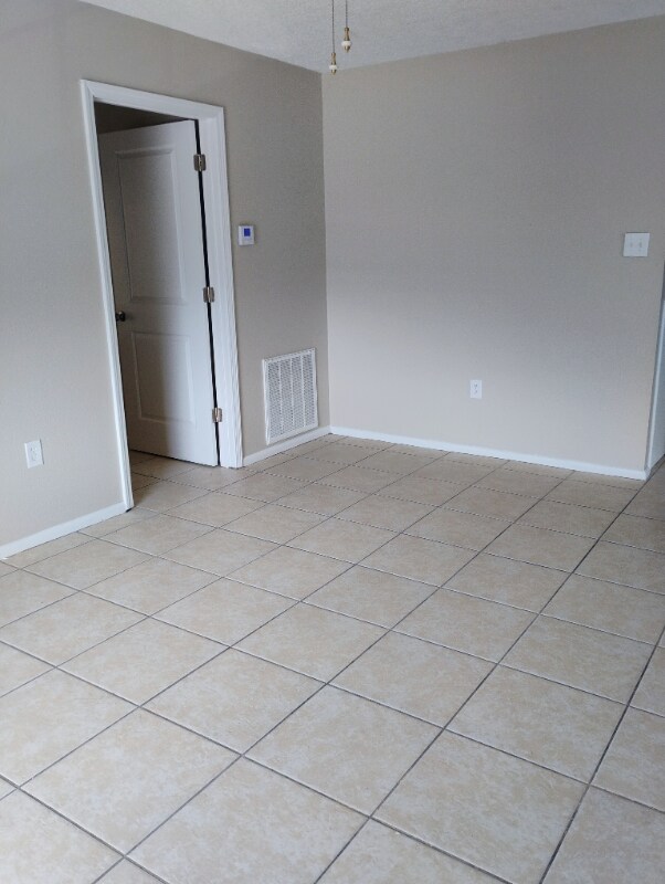 Building Photo - 1120 W Shilo Dr