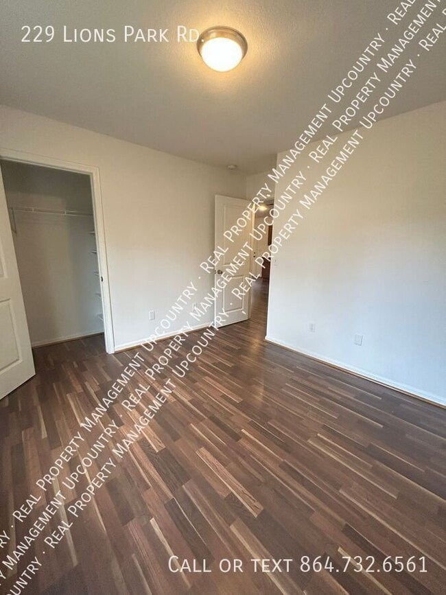 Building Photo - 229 Lions Park Rd