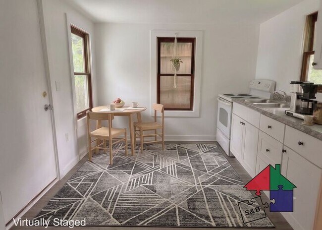 Building Photo - Freshly Renovated 2-Bedroom in Burlington's South End!