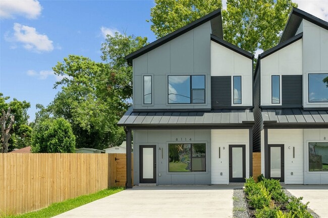 Primary Photo - 8114 Double