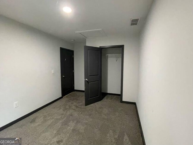 Building Photo - 185 Glenrose Cir SW