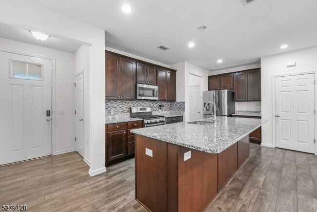 Building Photo - 11 Tippet St
