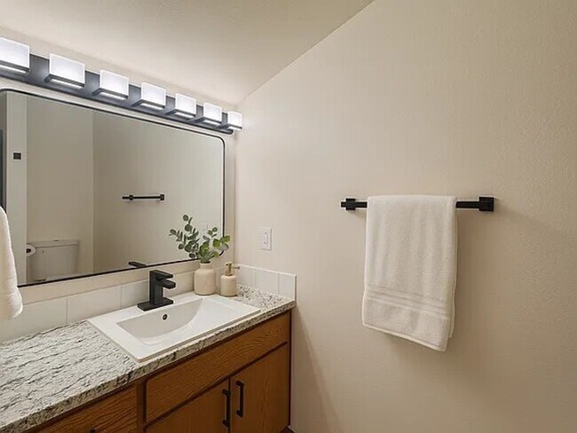 Building Photo - Stylish Meadow Springs Home Steps from the...