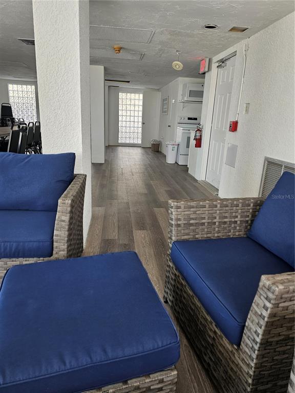 Building Photo - 1255 Tarpon Center Dr