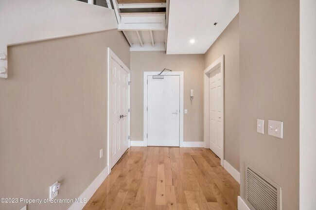 Building Photo - 509 Bogart Pl