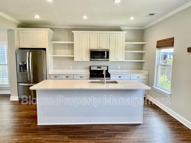 Building Photo - 1711 Sparkleberry Ln