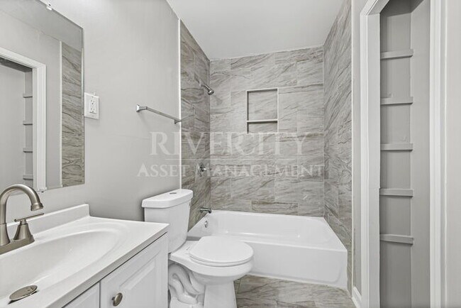 Building Photo - Big 4 bedroom, 1-Bathroom Home In Frayser!...