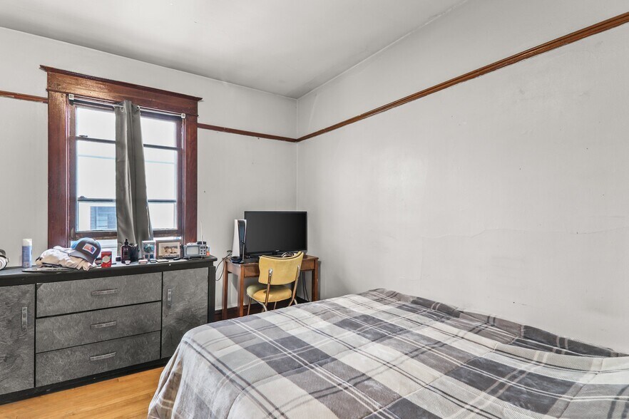 Bedroom 2 - 1203 Vilas Ave