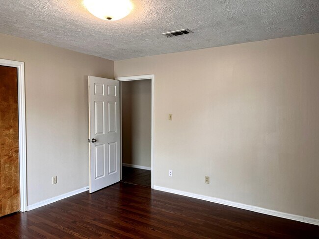 Building Photo - 2600 Arbor Dr