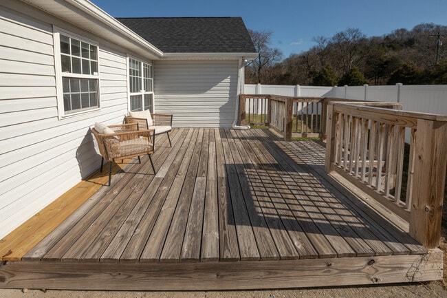 Building Photo - 5464 Daniel Ray Dr