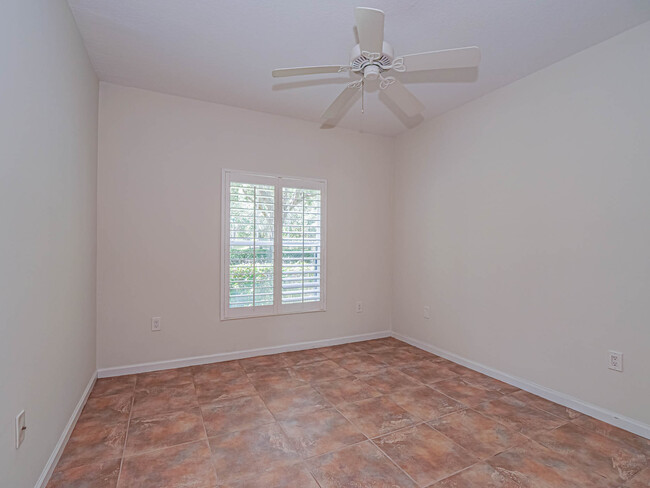 Building Photo - 5060 Fairways Cir