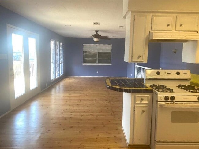 Building Photo - 638A Warsaw Dr
