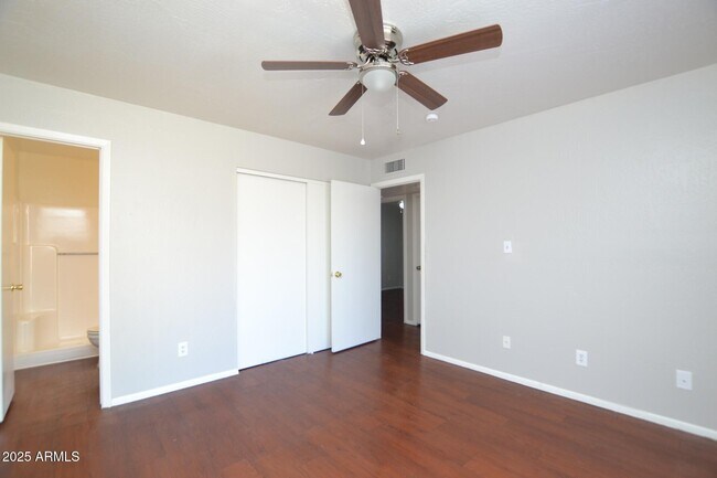 Building Photo - 1934 W Village Dr