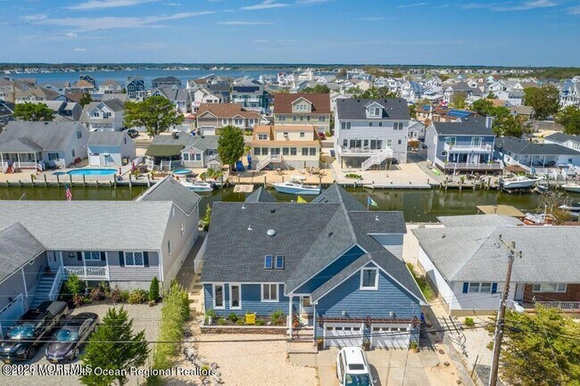 Building Photo - 18 Halsey Dr