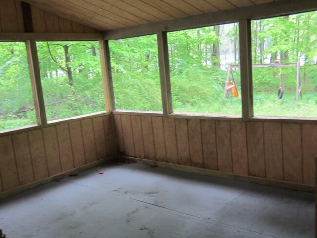 Building Photo - 174 Pattee Hill Rd