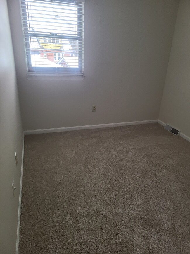 Building Photo - 1223 N Albright Ave