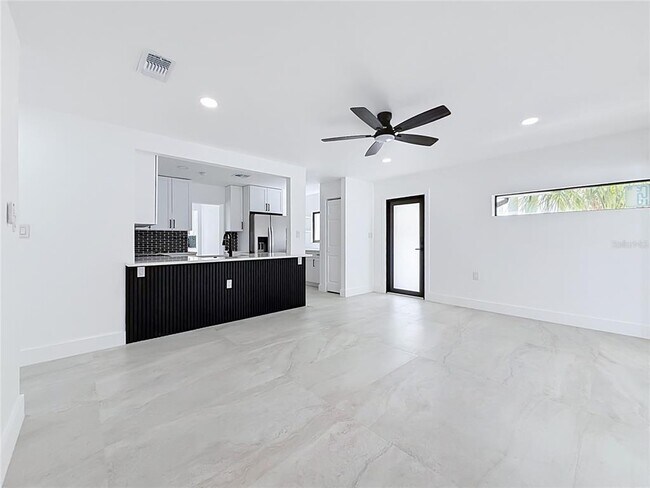 Building Photo - 2472 Tradewinds Dr
