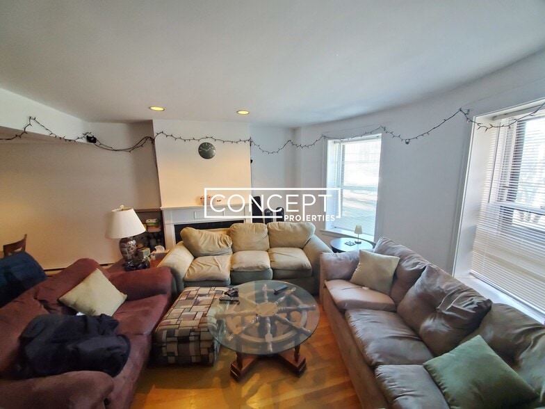 Building Photo - 1742 Washington St