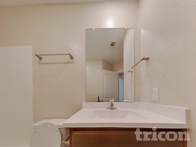 Building Photo - 524 Red Dusk Paint Dr