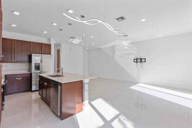 Building Photo - 4352 Veleiros Ave