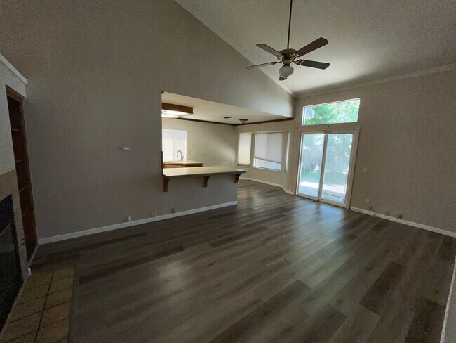 Building Photo - 3 Bed | 2 bath | 1620 SF | 2 Car Garage | Single Story | Tenant pays $175 for WS&G | Includes Gar...