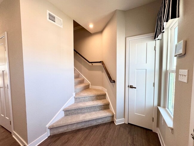 Building Photo - 106 Mizzen Wy