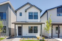 Building Photo - Beautiful 2 Bedroom Cottage Now Available!